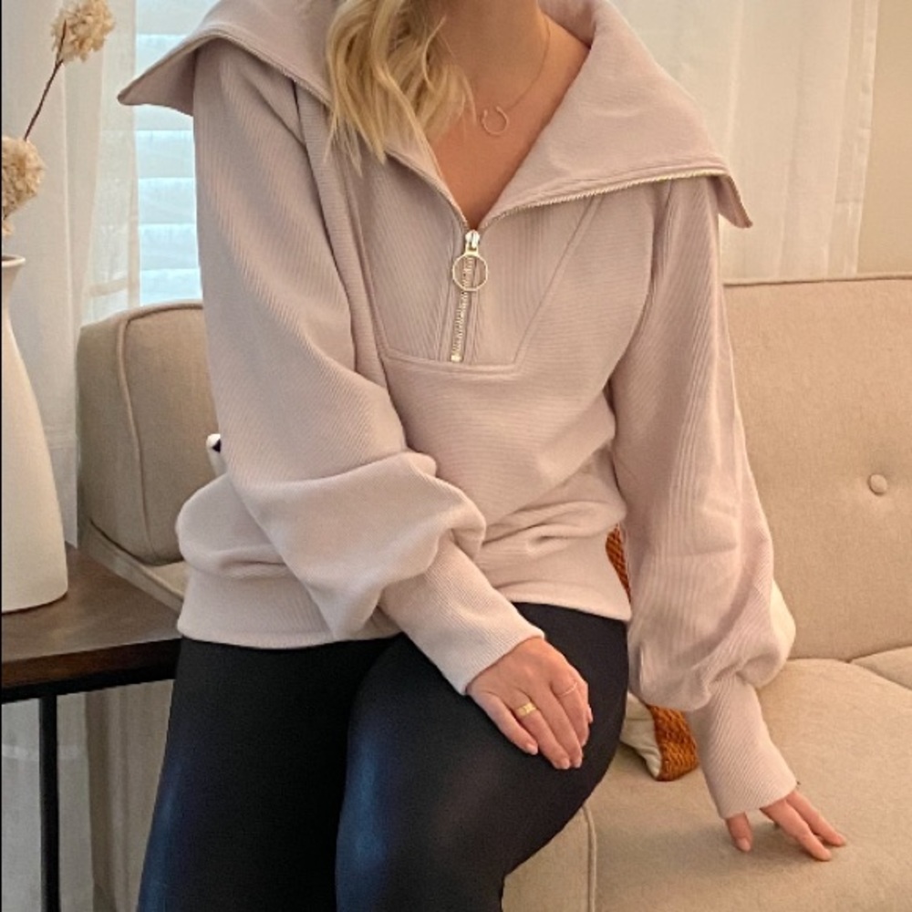 Varley half vine zip - only worn once. Lilac color